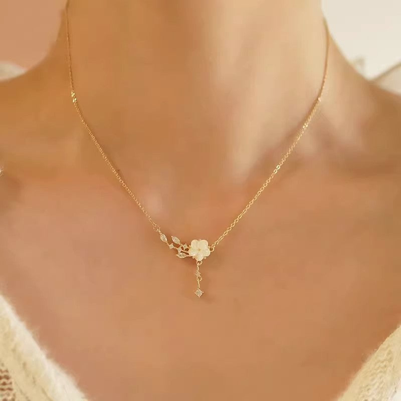 Exquisite Flower Necklace