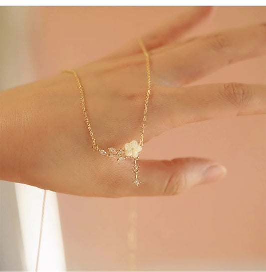 Exquisite Flower Necklace